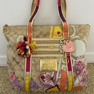 Graffiti 14537 Poppy Applique Hearts Glam